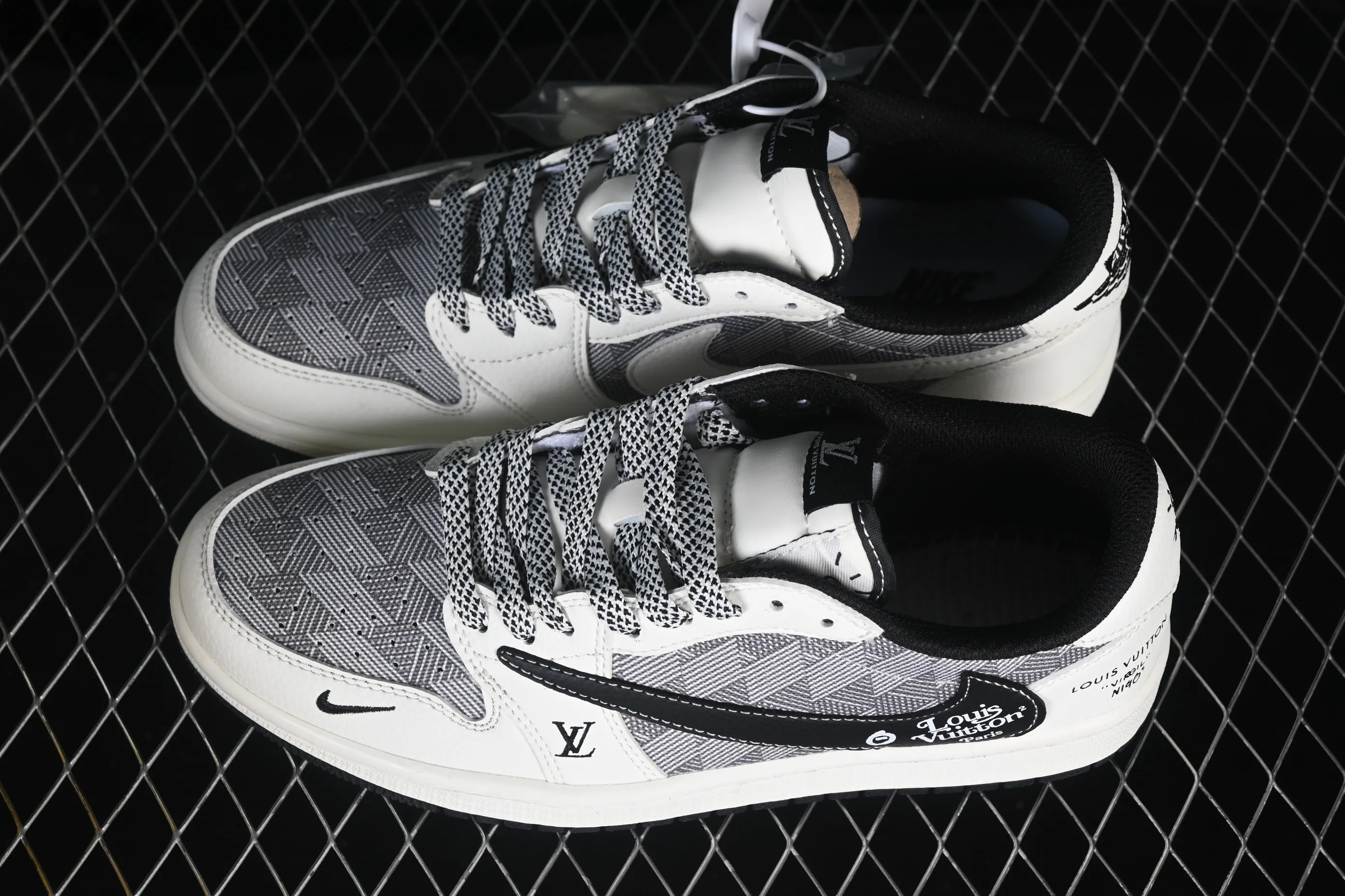 All categories Air Jordan Jordan series basketball shoes Air Jordan 1 Low High-end customized low-top sneakers Travis Scott x Fragment Design x Air Jordan 1 Low OG SP AJ1 Joe 1 joint white and gray plaid low-top cultural casual sneakers DZ2688-013